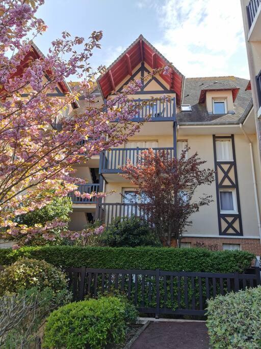 Cabourg Cosy, Appartement Refait A Neuf, 5 Min A Pied De La Mer Zewnętrze zdjęcie