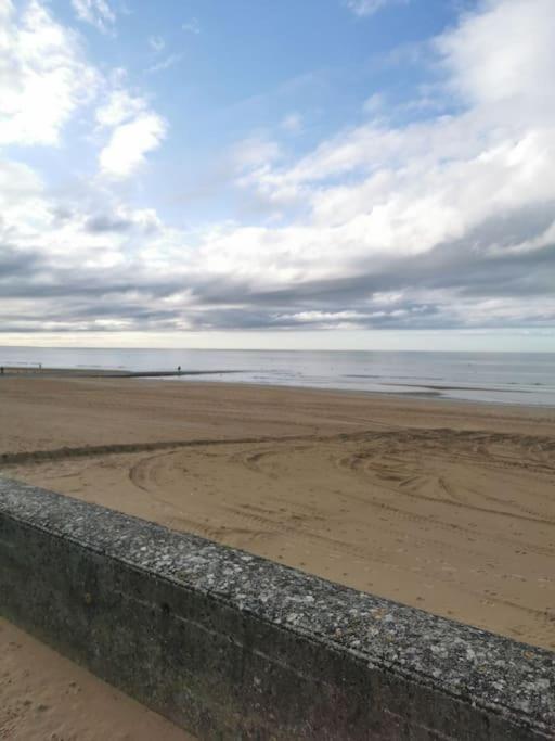 Cabourg Cosy, Appartement Refait A Neuf, 5 Min A Pied De La Mer Zewnętrze zdjęcie